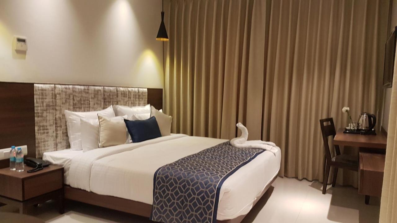 Hotel Sumaditya Jaipur Exteriör bild