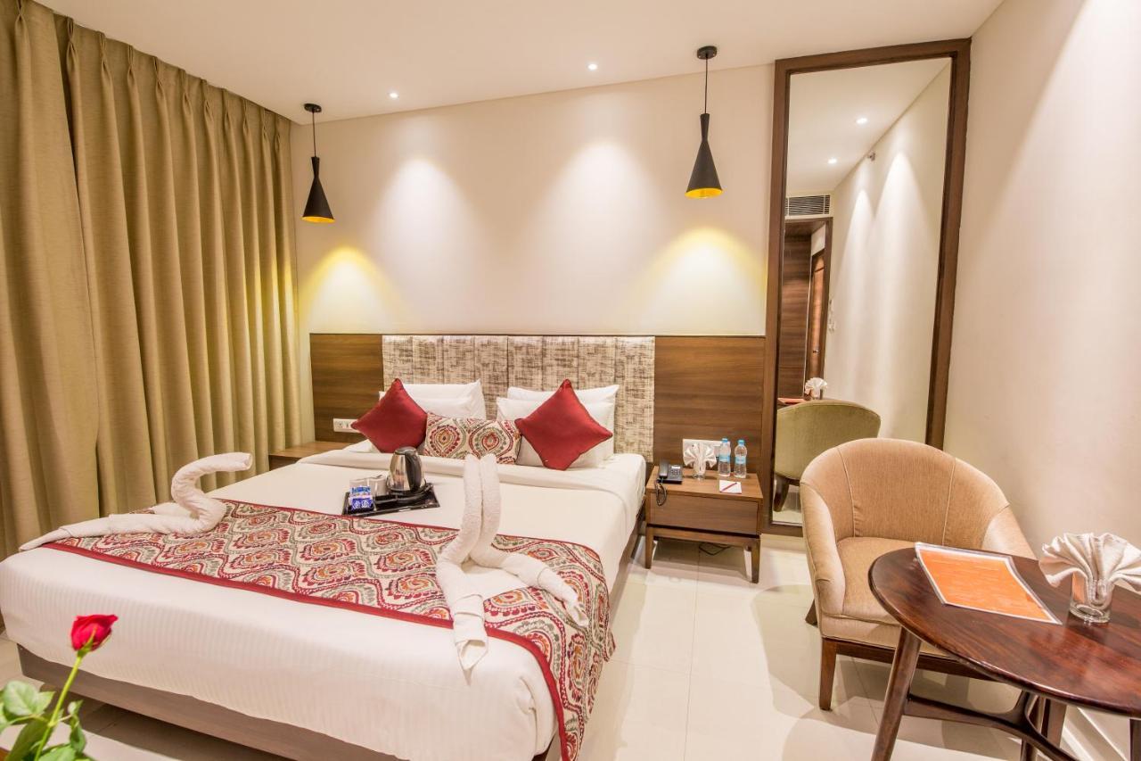 Hotel Sumaditya Jaipur Exteriör bild