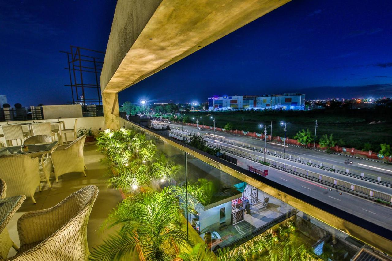 Hotel Sumaditya Jaipur Exteriör bild